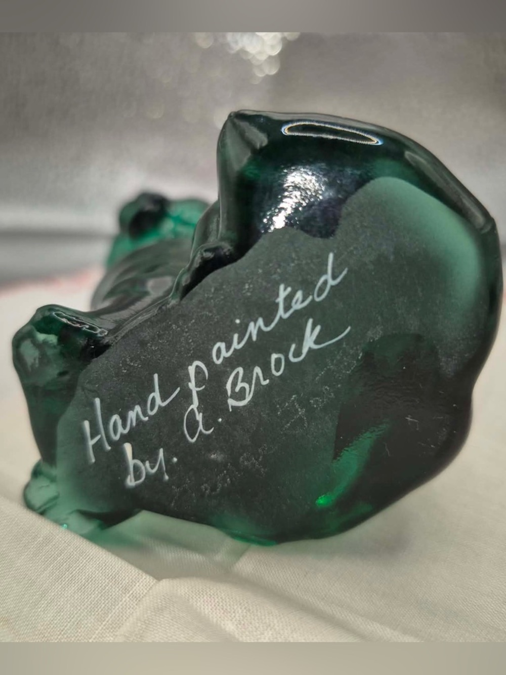 Fenton Glass Cat Emerald ‘Spruce’ Green Hand-painted Magnolia w Gold Gilding - Picture 9 of 9